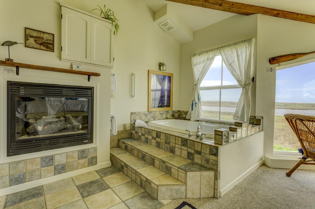 Captain's Inn at Moss Landing Cozy B&B Moss Landing, CA